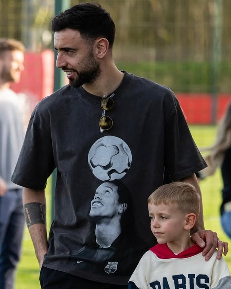 T-shirt em grafite desbotado
